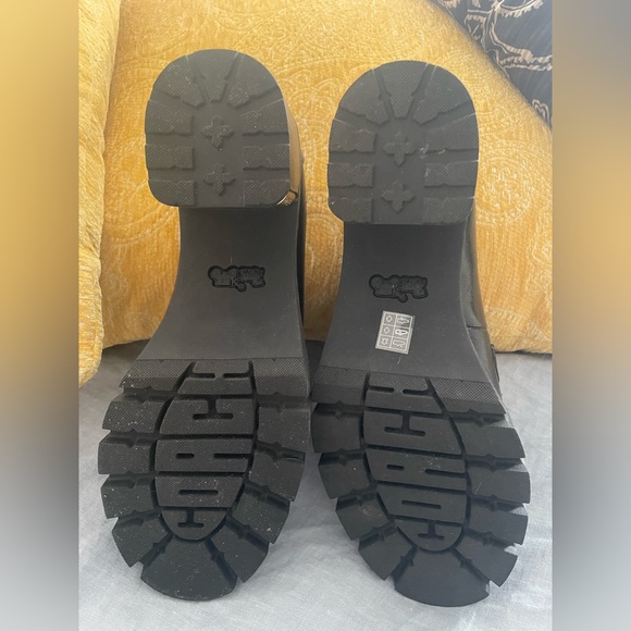 Elegant Black Coach Leah Chunky Heeled Leather Loafers - Picture 4 of 5